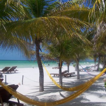 het prachtige strand van Isla Holbox